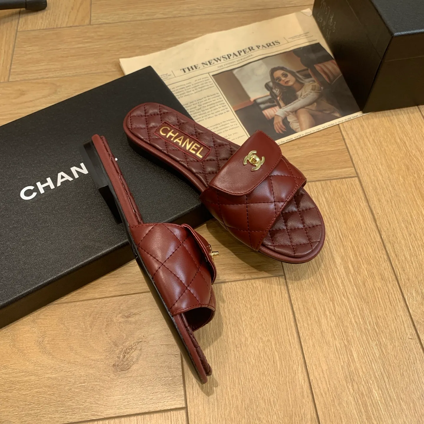 👟👟Ex-factory price 500👟👟 🍀Chanel Xiaoxiang 25ss new lazy slippers, versatile and slimming model, a slipper with great appearance, perfect with any combination! Lazy slippers are worth recommending. Calfskin upper, mixed sheepskin lining, Italian genuine leather outsole. Size: 35-41 (40 and 41 customized, non-refundable) 👉